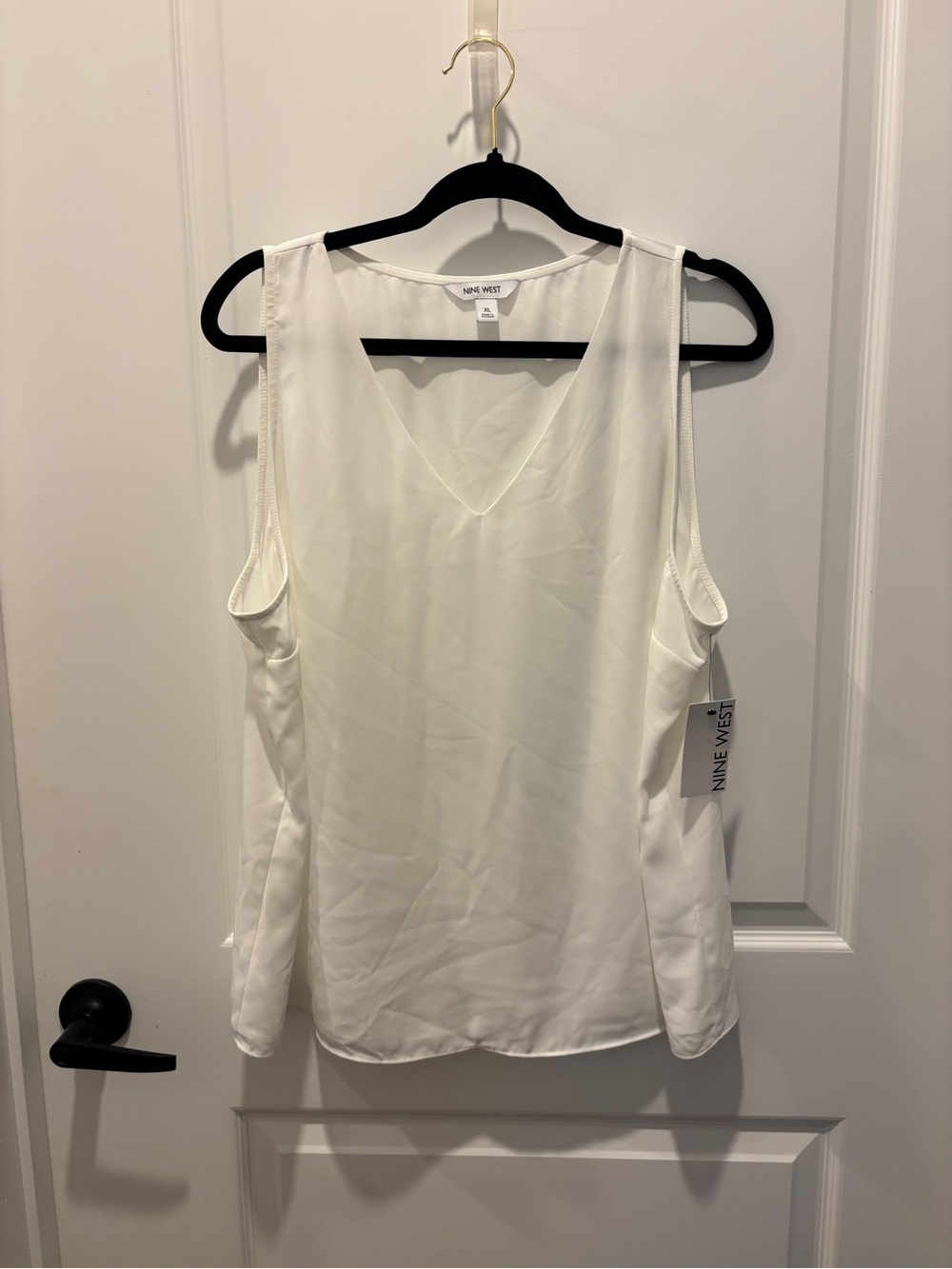 Nine West White V-Neck Sleeveless Camisole